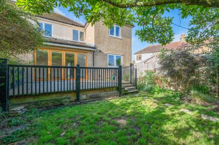 3 bedroom Terraced House for sale in Maltby Road, Chessington, KT9