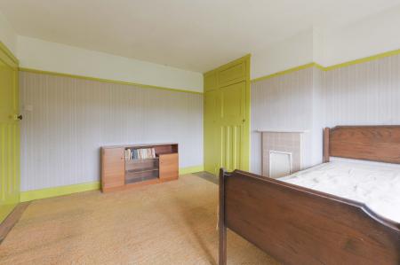 3 bedroom Semi-detached house for sale in Oakland Way, Ewell, Epsom, KT19