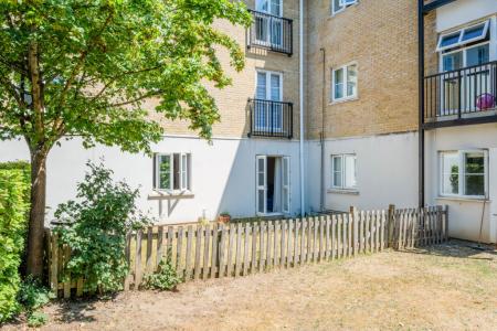 1 bedroom Ground floor flat for sale in Revere Way, Ewell, Epsom, KT19