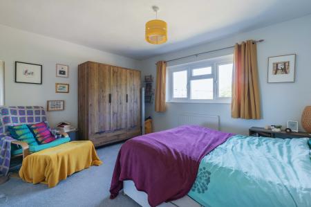 1 bedroom Flat for sale in Scotts Farm Road, West Ewell, Epsom, KT19