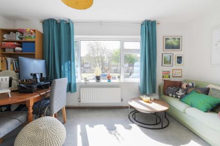 1 bedroom Flat for sale in Scotts Farm Road, West Ewell, Epsom, KT19