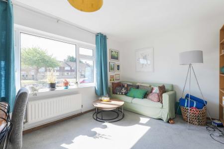 1 bedroom Flat for sale in Scotts Farm Road, West Ewell, Epsom, KT19