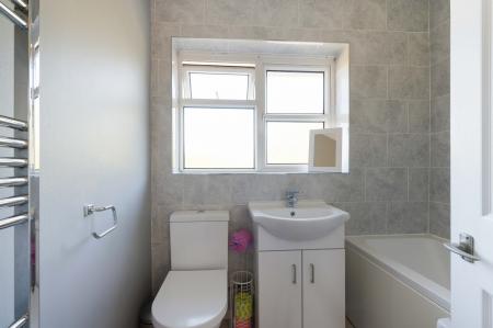 1 bedroom Flat for sale in Scotts Farm Road, West Ewell, Epsom, KT19