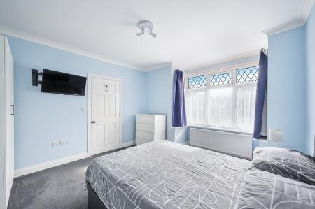 3 bedroom Detached bungalow for sale in Ruxley Close, West Ewell, Epsom, KT19