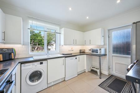 3 bedroom Detached bungalow for sale in Ruxley Close, West Ewell, Epsom, KT19