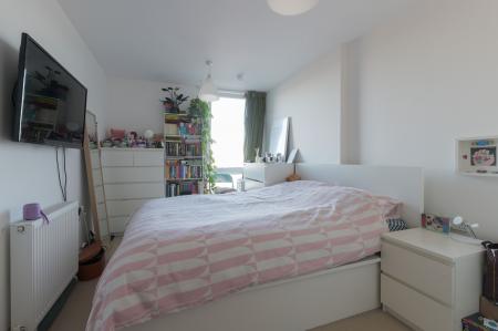 1 bedroom Flat for sale in Station Approach, Epsom, KT19