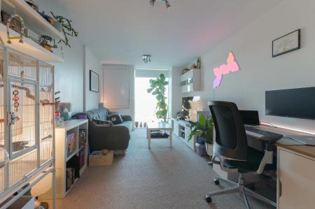 1 bedroom Flat for sale in Station Approach, Epsom, KT19