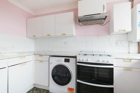 1 bedroom Flat for sale in Yeomanry Close, Epsom, KT17