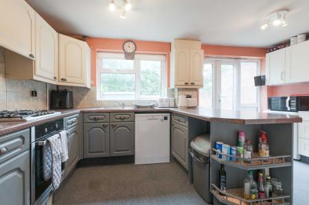 3 bedroom Terraced House for sale in Cumberland Close, Epsom, KT19