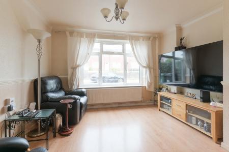 3 bedroom Terraced House for sale in Cumberland Close, Epsom, KT19