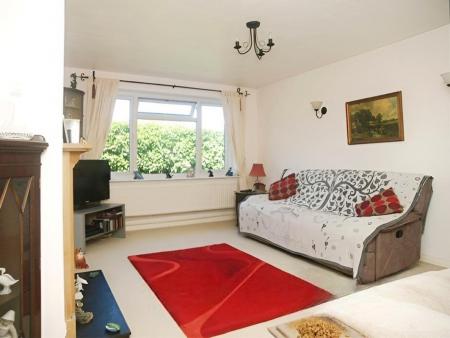 1 bedroom House share to let in Carnforth Close, Epsom, KT19