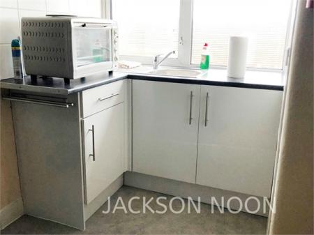 1 bedroom Studio flat to let in Pound Lane, Epsom, KT19