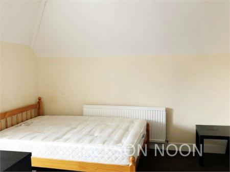 1 bedroom Studio flat to let in Pound Lane, Epsom, KT19