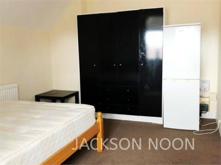 1 bedroom Studio flat to let in Pound Lane, Epsom, KT19