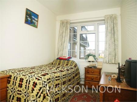 2 bedroom Flat to let in Chessington Road, Ewell, Epsom, KT17