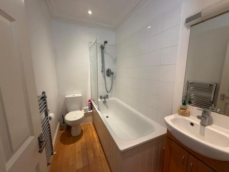 1 bedroom Flat to let in Maple Road, Surbiton, London, KT6