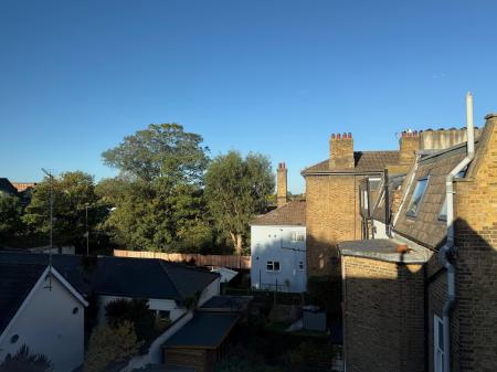 1 bedroom Flat to let in Maple Road, Surbiton, London, KT6