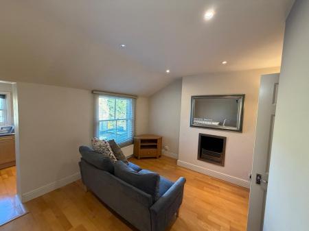 1 bedroom Flat to let in Maple Road, Surbiton, London, KT6