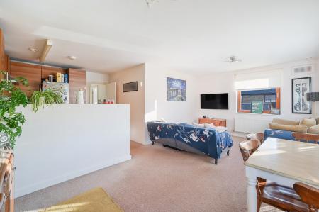 2 bedroom Flat for sale in Pelman Way, Epsom, KT19
