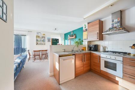 2 bedroom Flat for sale in Pelman Way, Epsom, KT19