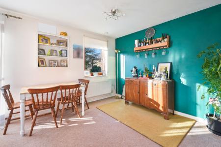 2 bedroom Flat for sale in Pelman Way, Epsom, KT19