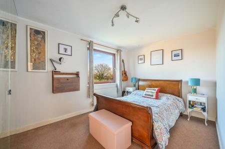 2 bedroom Flat for sale in Pelman Way, Epsom, KT19