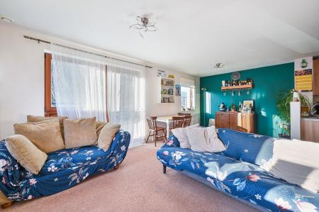 2 bedroom Flat for sale in Pelman Way, Epsom, KT19