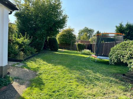 2 bedroom Bungalow to let in West Street, Epsom, KT18