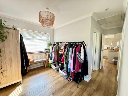 2 bedroom Bungalow to let in West Street, Epsom, KT18