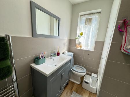 2 bedroom Bungalow to let in West Street, Epsom, KT18