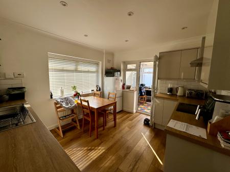 2 bedroom Bungalow to let in West Street, Epsom, KT18