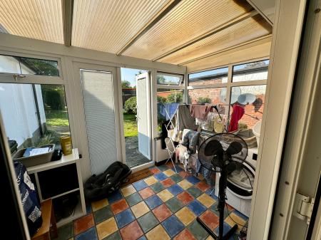 2 bedroom Bungalow to let in West Street, Epsom, KT18