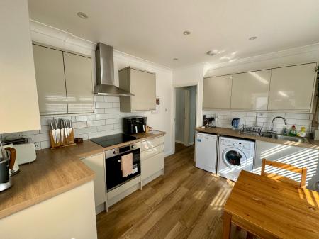 2 bedroom Bungalow to let in West Street, Epsom, KT18