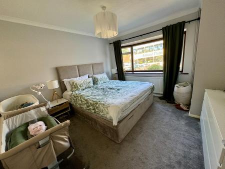 2 bedroom Bungalow to let in West Street, Epsom, KT18