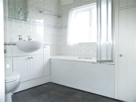 3 bedroom Semi-detached house to let in Northcroft Road, West Ewell, Epsom, KT19