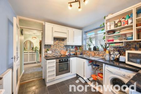 2 bedroom Maisonette for sale in Larkspur Way, Ewell, Epsom, KT19