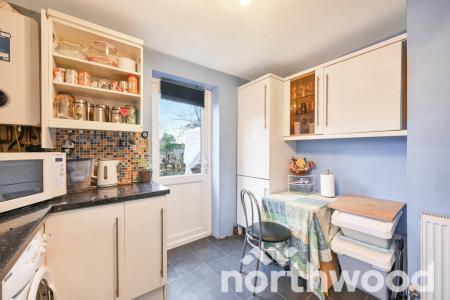 2 bedroom Maisonette for sale in Larkspur Way, Ewell, Epsom, KT19