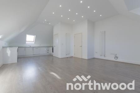 2 bedroom Flat for sale in Ruxley Lane, West Ewell, Epsom, KT19