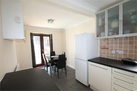 3 bedroom Semi-detached house to let in Dunmore, Guildford, GU2