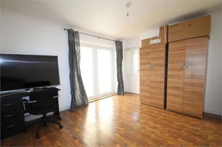 3 bedroom Semi-detached house to let in Dunmore, Guildford, GU2
