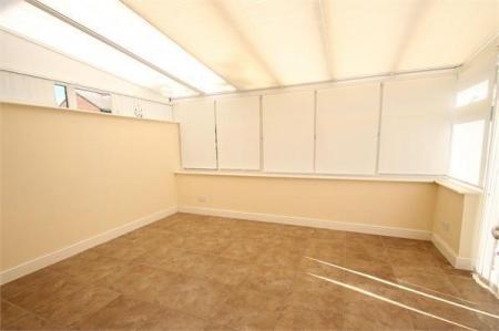 3 bedroom Semi-detached house to let in Dunmore, Guildford, GU2