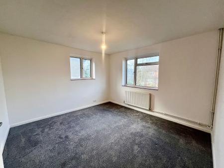 2 bedroom Maisonette to let in Stoneleigh Park Road, Worcester Park, London, KT19