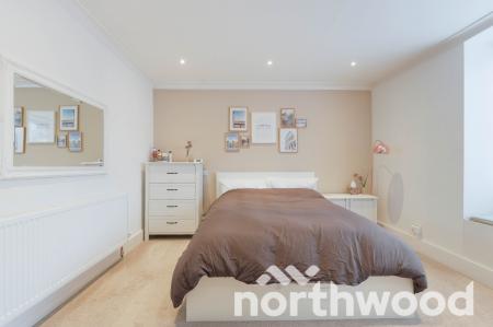 1 bedroom Flat for sale in Chessington Road, West Ewell, Epsom, KT19