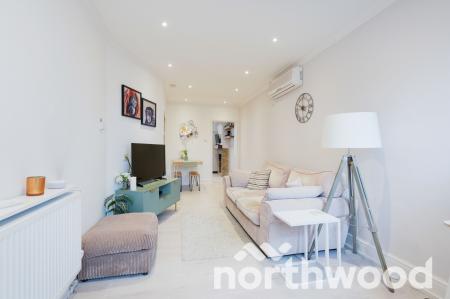 1 bedroom Flat for sale in Chessington Road, West Ewell, Epsom, KT19