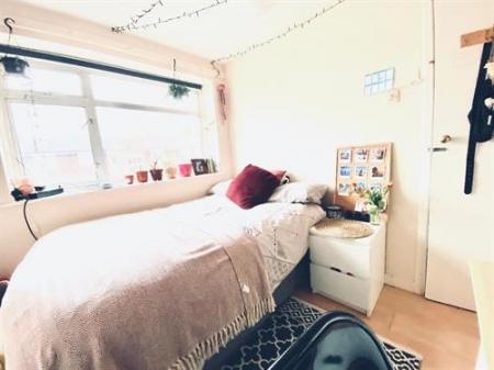 6 bedroom Terraced House to let in Howard Road, Surbiton, London, KT5