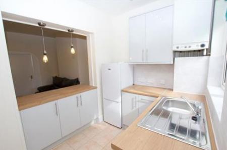 4 bedroom Terraced House to let in Kingston Road, New Malden, KT3