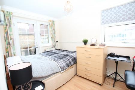 4 bedroom Semi-detached house to let in Smith Street, Surbiton, London, KT5