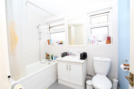 4 bedroom Semi-detached house to let in Smith Street, Surbiton, London, KT5