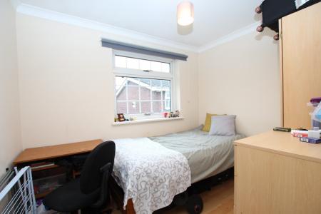 4 bedroom Semi-detached house to let in Smith Street, Surbiton, London, KT5