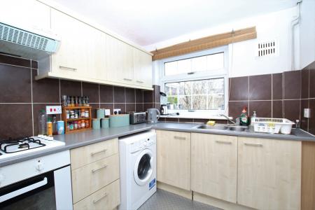4 bedroom Semi-detached house to let in Smith Street, Surbiton, London, KT5